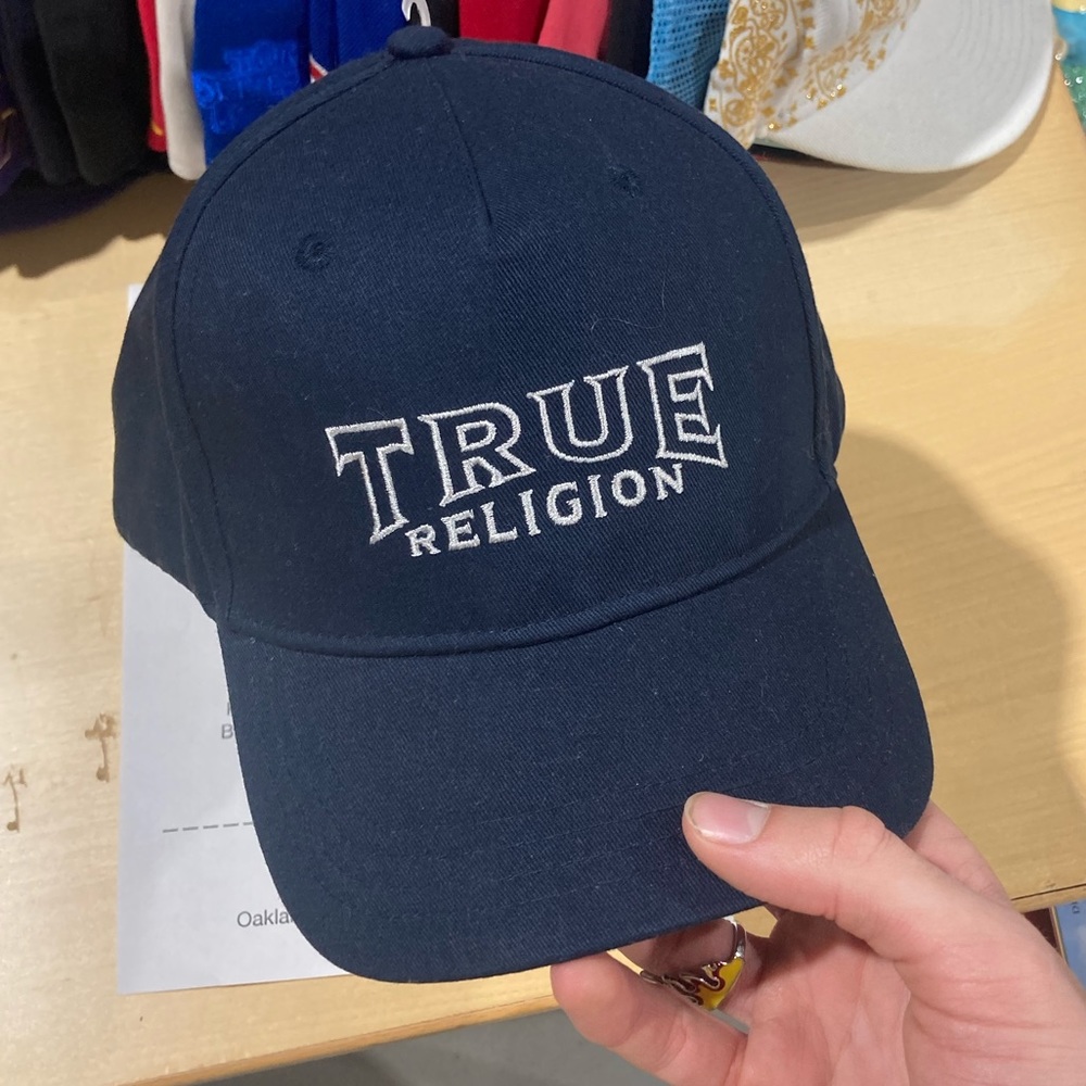 CASUAL TRUE RELIGION CAP NEW WITH TAGS